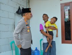 Polisi Beri Bantuan Kursi Roda untuk Penderita Celebral Palsy-Lansia di Bekasi dan Karawang