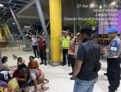 Polisi Pelabuhan Tanjung Priok Bantu Keluarga Terlantar Pulang ke Depok