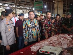 Menjelang perayaan Hari Raya Idul Fitri 1446 H, Kapolres Kutai Barat, AKBP Boney Wahyu Wicaksono, SIK, bersama Bupati Kutai Barat turun langsung ke pasar tradisional