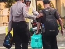 Polisi bantu kakek yang kehabisan ongkos pulang ke Serang
