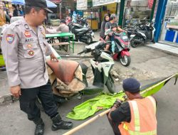 Polres Metro Jakarta Utara Menurukan Benderan dan Spanduk Ormas Dalam Operasi Brantas Jaya 2025