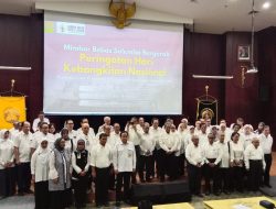 Gelar Mimbar Bebas, Ratusan Mahasiswa, Dosen dan Alumni FKUI Kritik Kebijakan Menteri Kesehatan