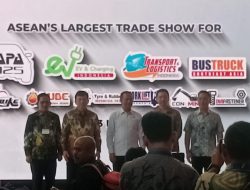 Pameran Dagang Terbesar ASEAN untuk Industri Otomotif, Kendaraan Listrik, Sepeda Motor, Bus, Logistik, Forklift dan Pertambangan akan Kembali di Tahun 2025 dalam Skala yang Lebih Besar  Sektor otomotif dan sepeda motor Indonesia telah mengalami pertumbuhan yang signifikan, menjadikan negara ini sebagai pusat manufaktur utama di Asia Tenggara. Ekspansi ini secara bersamaan memicu pasar purnajual otomotif yang kuat, termasuk industri suku cadang yang berkembang pesat dan melayani sektor kendaraan yang terus bertambah. Lebih lanjut, Indonesia membuat langkah besar dalam sektor kendaraan listrik (EV), didorong oleh dukungan kuat pemerintah dan komitmen yang meningkat terhadap transportasi berkelanjutan. Indonesia menyaksikan peningkatan investasi dalam fasilitas manufaktur EV, produksi baterai, dan pengembangan infrastruktur pengisian daya di seluruh negeri.  Selain itu, investasi strategis Indonesia dalam infrastruktur meningkatkan kemampuan logistik dan konektivitas di seluruh negeri. Sektor konstruksi dan pertambangan juga terus menjadi kontributor penting bagi perekonomian nasional, sementara industri bus & truk merangkul modernisasi dan memainkan peran yang semakin penting dalam mobilitas dan konektivitas perkotaan.  Kemajuan signifikan dalam industri otomotif, transportasi, dan logistik di Indonesia diperkirakan akan menarik investor internasional dan lokal untuk berkolaborasi dalam mengembangkan teknologi mutakhir di bidang masing-masing. Selain dukungan pemerintah dan perusahaan milik negara, GEM Indonesia, penyelenggara acara terkemuka di negara ini, juga aktif berkontribusi untuk mencapai visi pemerintah menuju Indonesia Emas 2045.  Setelah sukses di tahun 2024, GEM Indonesia akan kembali mempersembahkan INAPA 2025 – Pameran Dagang Internasional Terbesar se-ASEAN untuk Industri Otomotif bersamaan dengan sub-acara INABIKE, INAFASTENER, Tyre & Rubber Indonesia, Lube Indonesia, dan EV & Charging Indonesia, serta acara pendukung Transport & Logistics Indonesia, Forklift Indonesia, BusTruck Southeast Asia, dan CON-MINE.  Bersiaplah untuk menyaksikan lebih dari 1.500 perusahaan global terkemuka yang akan berpameran dalam acara ini, termasuk New Armada, Shell, PT. Selamat Sempurna Tbk (ADR Group), PT. Traktor Nusantara, PT. Berca Mandiri Perkasa, HELI Forklift, PT. Hancha Indonesia, PT. Kawan Lama (Krisbow), PT. LiuGong Indonesia, ASCENDO, LAKONI, PT. DAIFUKU, PT. Lion Metal, dan masih banyak lagi.   INAPA 2025 akan diselenggarakan pada tanggal 21 – 23 Mei 2025, di JIExpo Kemayoran, Jakarta, Indonesia, dan ditargetkan untuk dikunjungi oleh lebih dari 45.000 pengunjung dalam 3 hari. Jangan lewatkan kesempatan emas ini untuk berinteraksi dengan para profesional industri terkemuka, menjalin koneksi yang berharga, dan mendapatkan wawasan mutakhir dalam industri terkait.