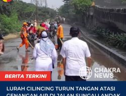 Lurah Cilincing Turun Tangan Atasi Genangan Air di Jalan Sungai Landak Ujung