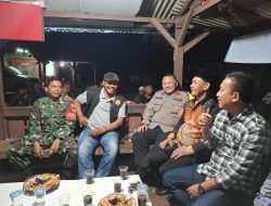 Ngopi Bareng Warga, Babinsa Medan Satria Dan Tiga Pilar Bahas Kenakalan Remaja Dan Edukasi Masuk Barak Militer