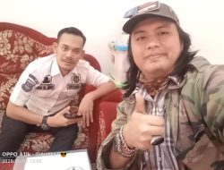 Kunjungan Awak Media Disambut Ramah Oleh Sekdes Jatimulya – Sepatan Timur di Kantornya
