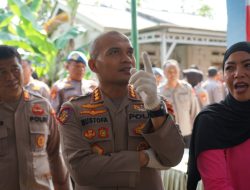 Kapolres Metro Bekasi Laksanakan Bakti Sosial Bedah Rumah dalam Rangka Hari Bhayangkara ke-79