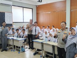 POLSEK METRO PENJARINGAN GELAR PROGRAM “POLICE GO TO SCHOOL” DAN “COOLING SYSTEM” DI SMK WIJAYA KUSUMA
