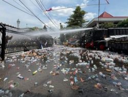 Bupati Pati Didemo Warganya, Satu Wartawan Sesak Napas dan Dilarikan ke Rumah Sakit karena Gas Air