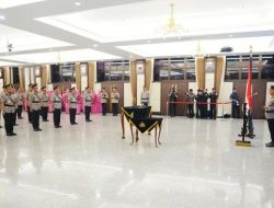 Kapolri Jenderal Listyo Sigit Prabowo melantik Komjen Wahyu Widada sebagai Irwasum. Irjen Karyoto resmi menjabat Kabaharkam