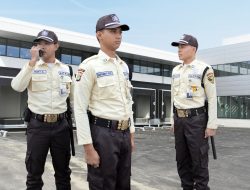 Security tidak dapat secara sembarangan melarang wartawan meliput di area yang dijaga, namun peliputan harus dilakukan sesuai dengan aturan yang berlaku, seperti kewajiban meminta izin, menunjukkan identitas, dan mengikuti prosedur di lokasi peliputan,
