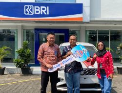 BRI Kanca Pondok Gede Serahkan Hadiah Grandprize Panen Hadiah Simpedes kepada Pemenang Undian PHS Periode 2 Tahun 2024