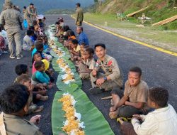 Satgas Ops Damai Cartenz Gelar Makan Bersama Warga di Kiwirok Hadirkan Senyum dan Kebahagiaan