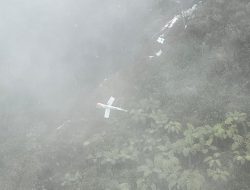 Kodim 1710/Mimika Bantu Pencarian Helikopter PK-IWS Milik Maskapai Penerbangan Intan Angkasa Yang Hilang Kontak