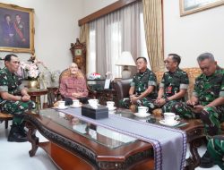 Anjangsana TNI ke Jenderal TNI (Purn) Try Sutrisno: Kita Tidak Boleh Melupakan Persatuan