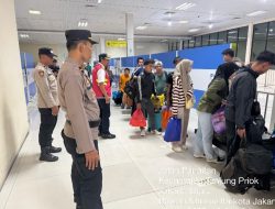 “Pelayanan Penumpang Kapal KM. Dobonsolo, Polri Hadir Untuk Masyarakat”