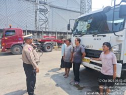 “Polsek Kalibaru, Polres Tg Priok, Edukasi Sopir Truk Soal Keselamatan Berlalu Lintas”