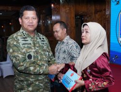 Panglima TNI Serahkan Santunan kepada Ahli Waris Prajurit Gugur Saat Rangkaian HUT ke-80 TNI