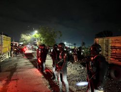 Brimob Polda Metro Jaya Amankan Lokasi Kereta Anjlok di Kedung Waringin, Bekasi