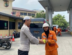 “Jumat Peduli Polres Tg Priok Berikan Makanan Bagi Sesama Di Hari Penuh Berkah”