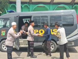 “Baglog Polres Priok, Gelar Jum’at Berkah Peduli Berikan Makanan Buruh, Sopir, Satpam, Kernet”