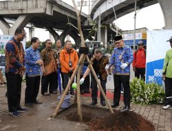 Wakil Wali Kota Kota Administrasi Jakarta Utara, Fredy Setiawan, melaksanakan ground breaking penataan kolong Tol Jalan Yos Sudarso, Tanjung Priok,