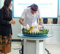 BRI KC Balaraja Rayakan HUT BRI ke-130 dengan Potong Tumpeng Bersama Insan BRILiaN