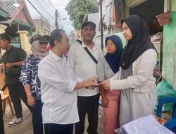 Anggota DPRD DKI Jakarta Bun Joi Phiau Serahkan Uang Duka kepada Anak Korban Banjir Tersengat Listrik di Cilingcing