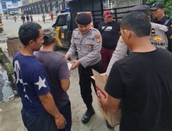 Polsek Kawasan Muara Baru Gelar Jumat Berkah, Bagikan Nasi Siap Saji kepada Pekerja Pelabuhan