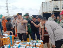Dandim 0502 Jakarta Utara Bersama Forkopimko Kunjungi Dan Berikan Bantuan Ke Warga Terkena Banjir Di Rorotan