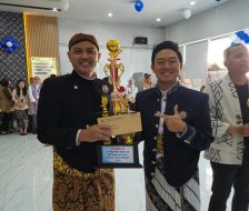 Semangat Kompetisi Sehat, Pemimpin Cabang BRI Jakarta Daan Mogot Lakukan Seremoni Penyerahan Piala SportArtcular