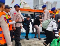 Kapal KM BIMA Mati Mesin di Perairan Onrust, Ditpolairud Polda Metro Jaya Evakuasi 17 Penumpang