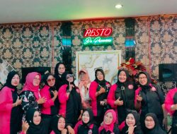 Komunitas Mom Enjoy Mengadakan Halal Bihalal. Para pengurus dan anggota Mom Enjoy