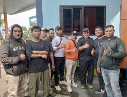 Rio dan tim Melakukan Protes kekantor pengelola pengujian kendaraan Jakarta Timur 