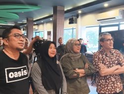 Masyarakat sipil mendesak DPR RI segera membahas revisi Undang-Undang Pemilu. Pasalnya, waktu ideal 2,5 tahun