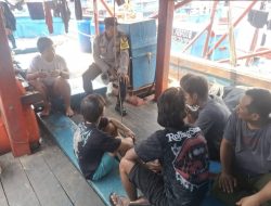 Bhabinkamtibmas Muara Angke Polsek Kawasan Sunda Kelapa Intensifkan DDS dan Sambang kepada ABK Kapal di Pelabuhan Muara Angke untuk Perkuat Harkamtibmas